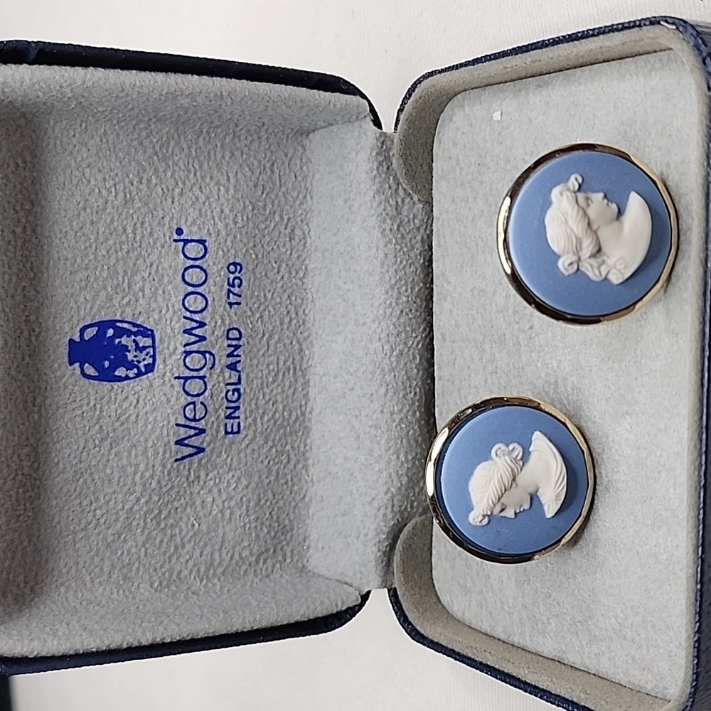 Wedgwood 1759 England 10k gold tone cufflinks